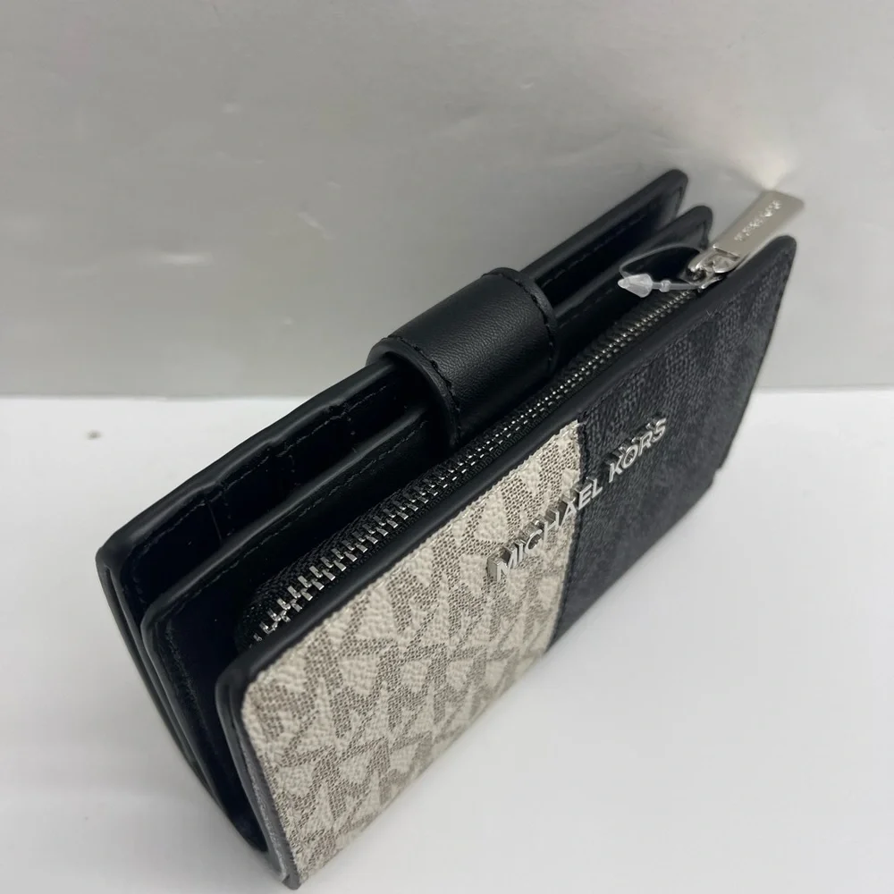 MICHAEL KORS Jet Set Travel Md Bifold Zip Signature Logo Wallet Black Multi NWT